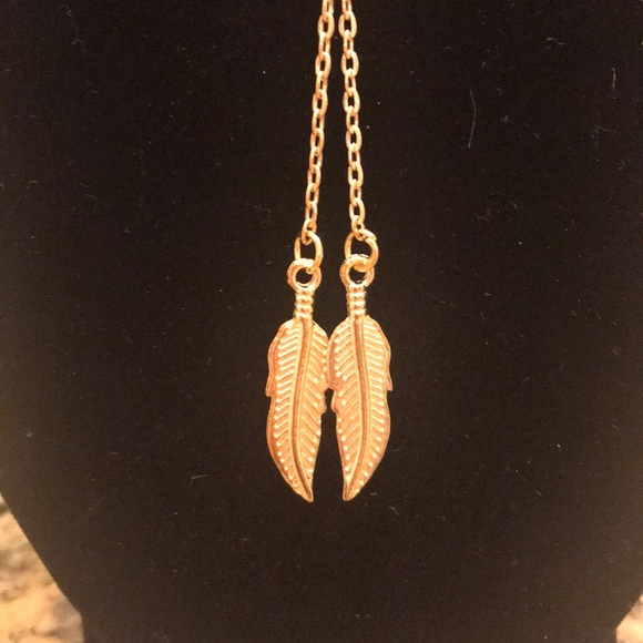 NWOT Feather Necklace - Picture 2 of 3